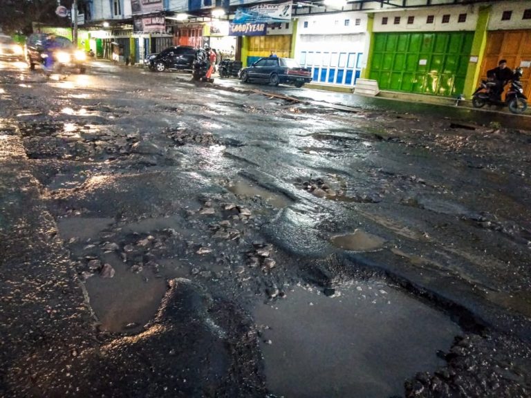 Gercep! Pemkab Garut Mulai Perbaiki Jalan Hasan Arief Malam Ini Juga Setelah Banyak Dikeluhkan Warga