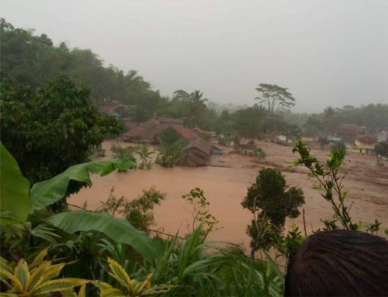 3 Desa di Kecamatan Sukawening Diterjang Banjir Bandang, 105 Warga Mengungsi