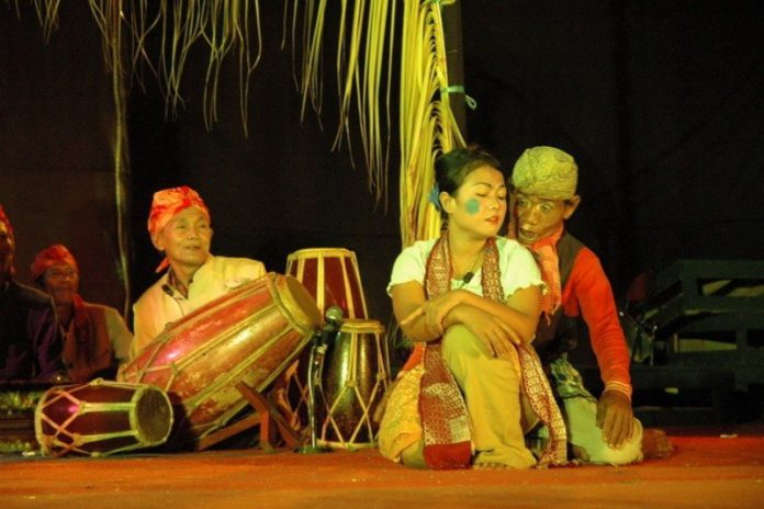 Ubrug, Teater Tradisional Masyakat Sunda dengan Balutan Komedi dan Alunan Waditra