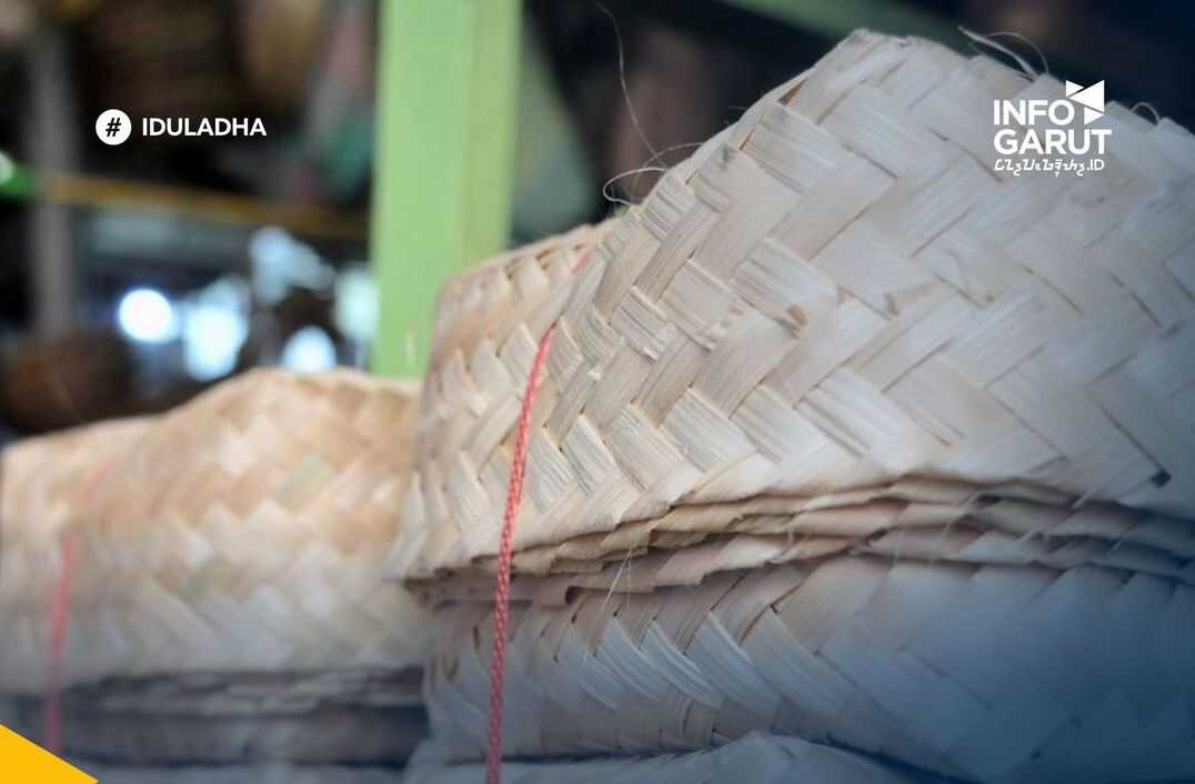 Besek Bambu, Alternatif Wadah Daging Kurban yang Aman dan Ramah Lingkungan