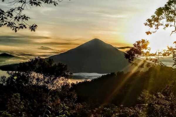 Objek Wisata Gunung di Garut, Bisa untuk Hiking Pemula