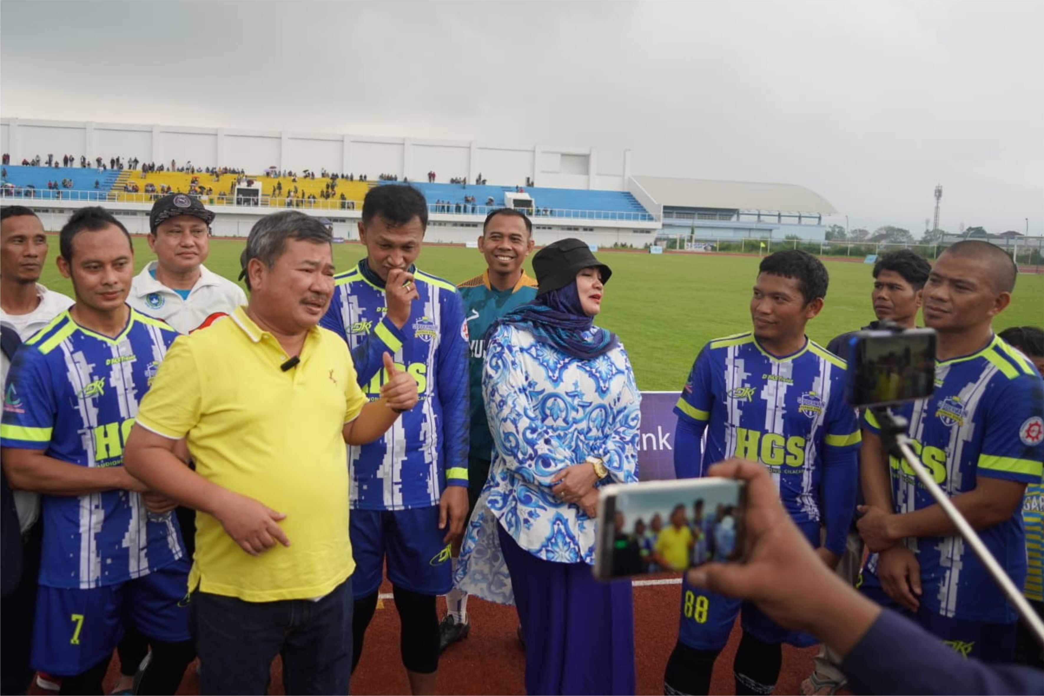 Legenda Persib Zaenal Arif Hingga Eka Ramdani Merumput di Stadion R.A.A Adiwijaya Garut