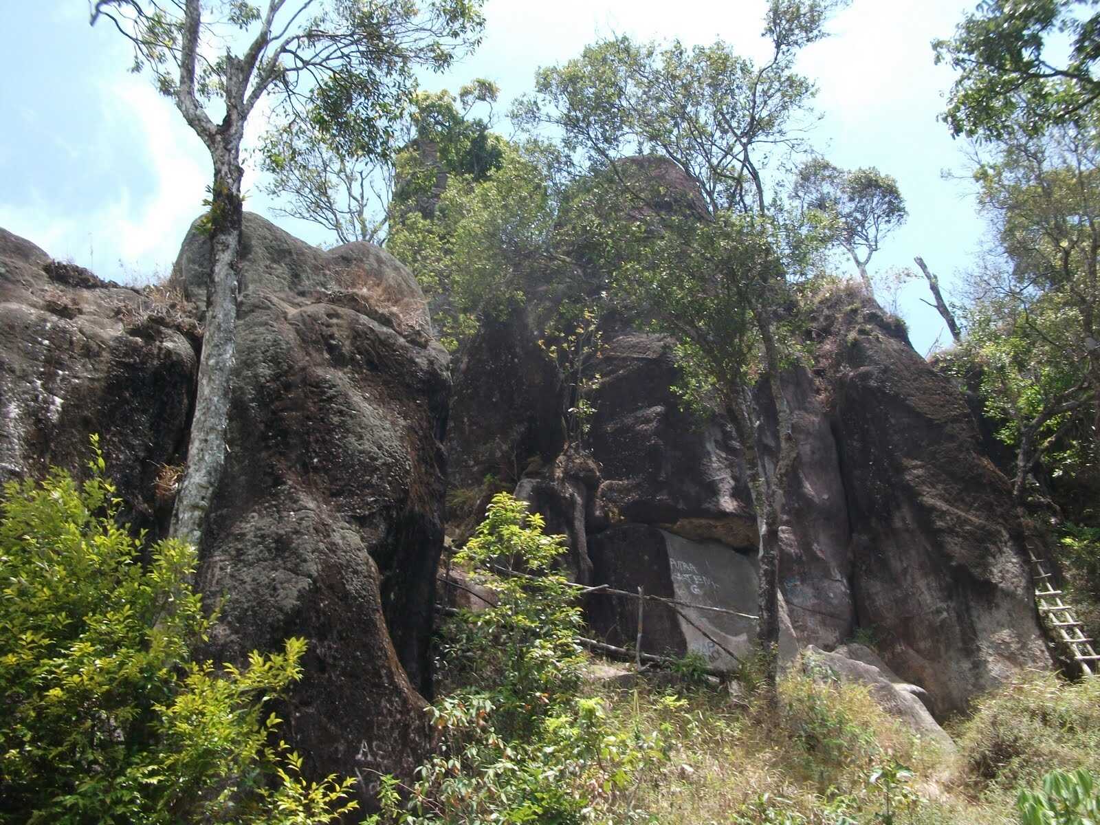 Linggaratu, Kemegahan Batu Bertingkat di Karangpawitan