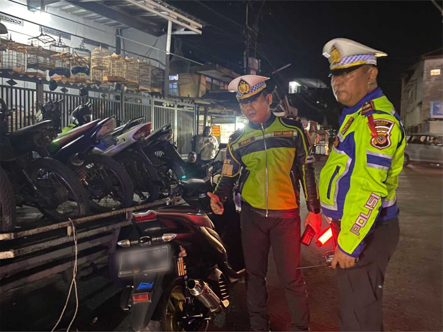 Razia Knalpot Bising, Polisi Angkut Puluhan Motor  di Limbangan Garut