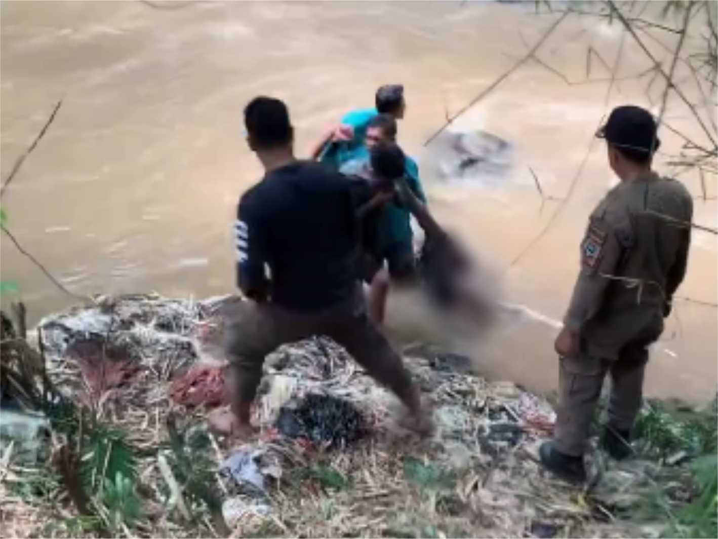 Polisi Dalami Kasus Penemuan Mayat Sopir Angkot di Samarang