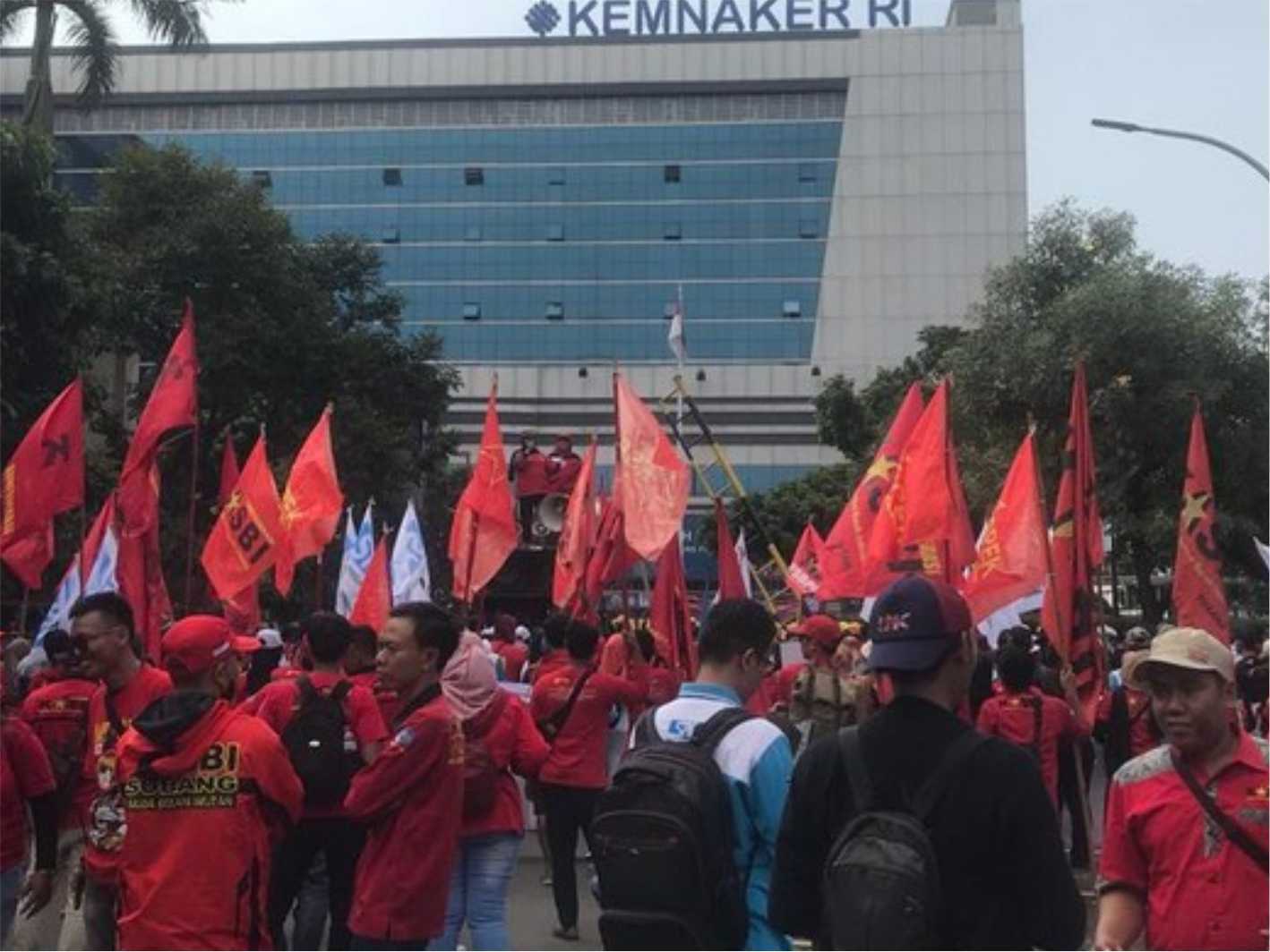 Lawan Praktik "Stay Cation" Aliansi Buruh Garut Ikut Demo ke-Jakarta