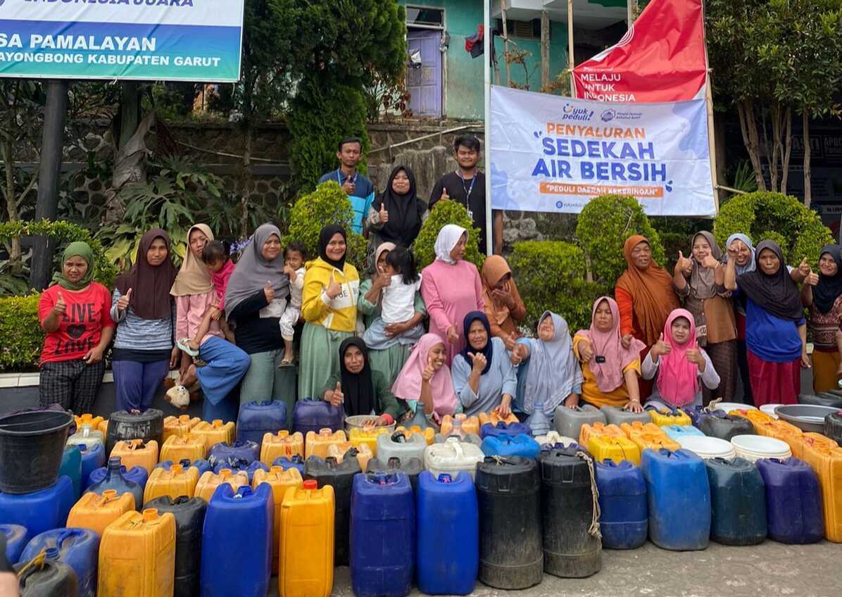 KKN Kelompok 14 ITG Kolaborasi Bersama Yukpeduli Salurkan Air Bersih Untuk Warga Kampung Sindangsari