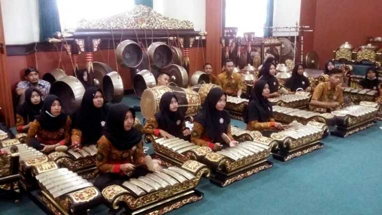Karawitan Sunda: Kasenian Tradisional anu Éstuning ti Jawa Barat