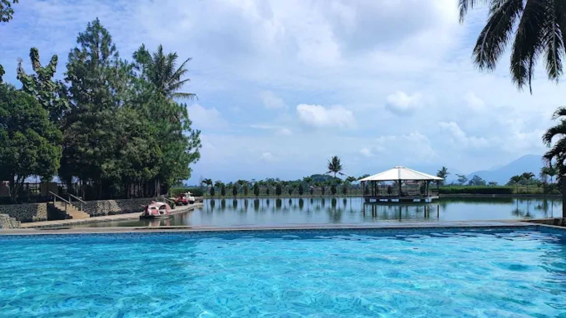 Kolam Cipanas Sumur Sari: Hangatnya Relaksasi di Pedesaan Garut