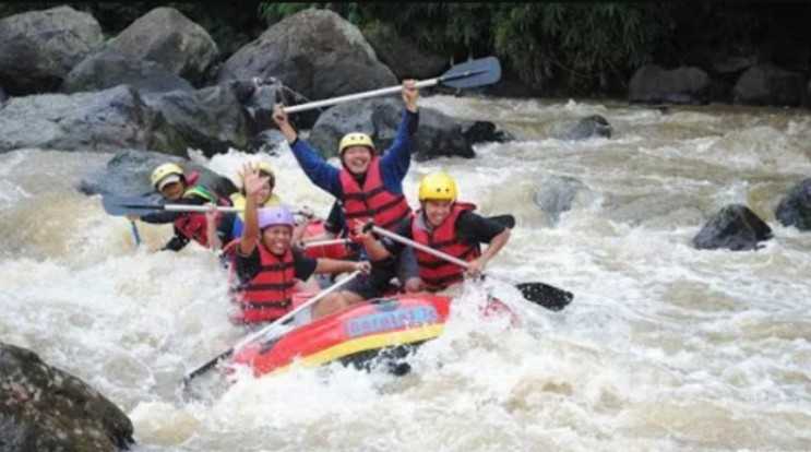 Wisata Adrenalin di Arung Jeram Cimanuk